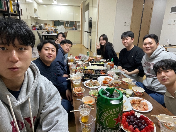 교수님 댁에서의 저녁식사 main image