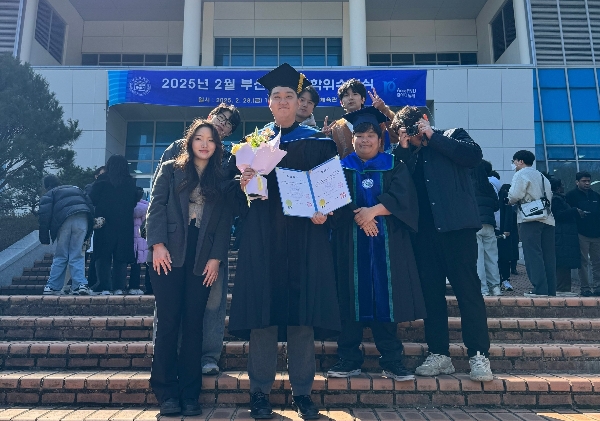 2025년 문준범(박사과정), 김범석(학부과정) 졸업을 축하드립니다~! main image